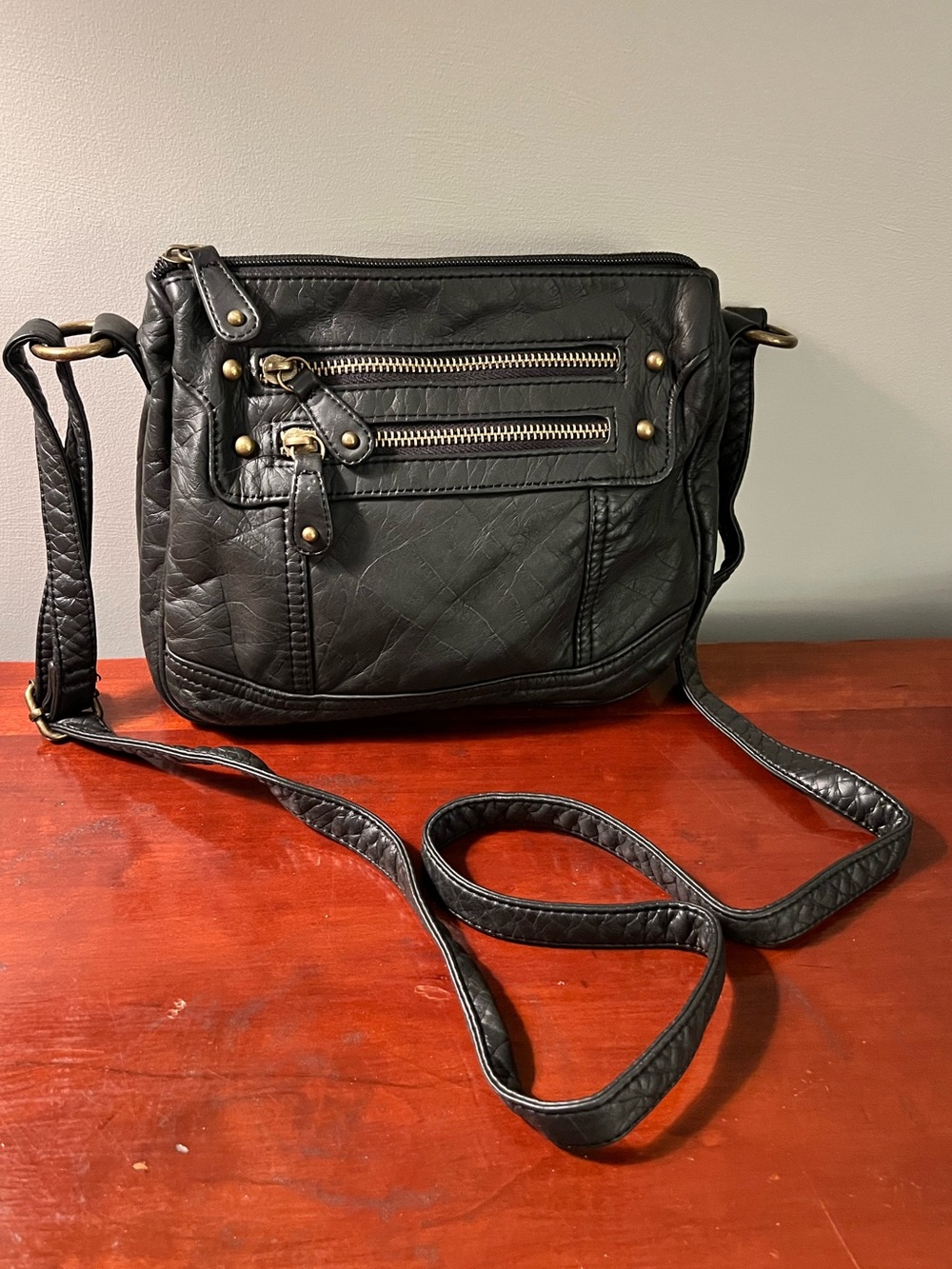 Bueno Black Leather Crossbody with Front Zip Accents